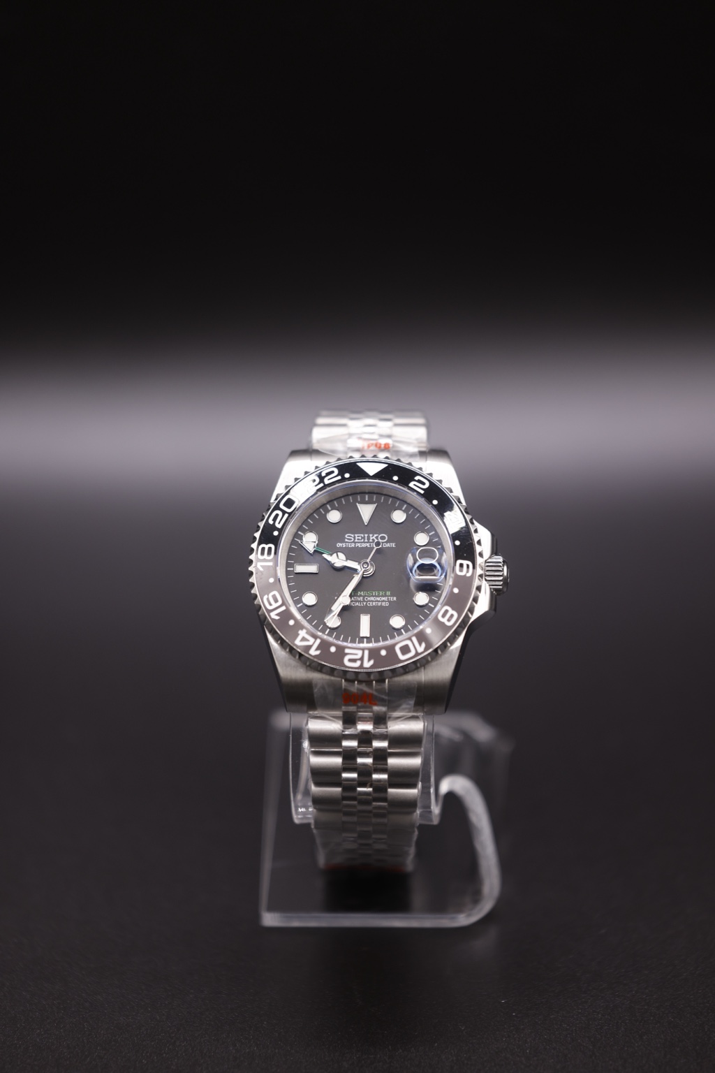 Bruce Wayne GMT — front view