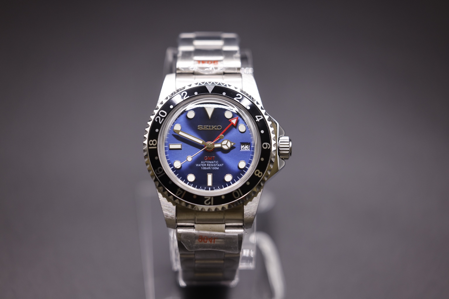 Calm Second past build: Blue dial · red hand